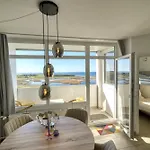 - Haus F, App 0f1401 *