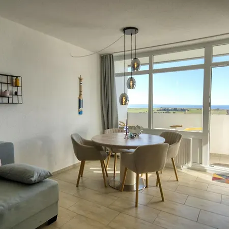 - Haus F, App 0f1401 *