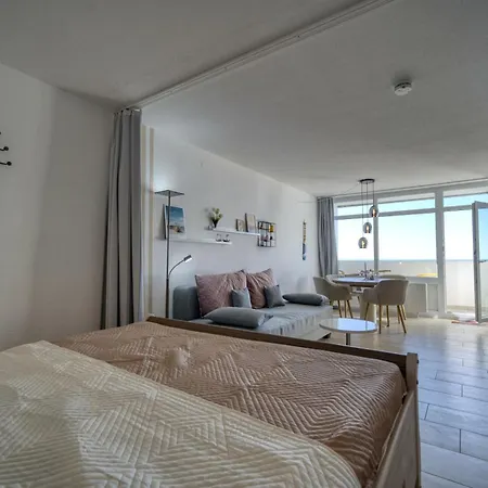 - Haus F, App 0f1401