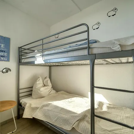 - Haus F, App 0f1401 Appartement *