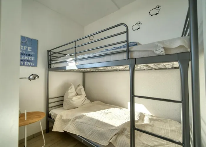 - Haus F, App 0f1401 Appartement *